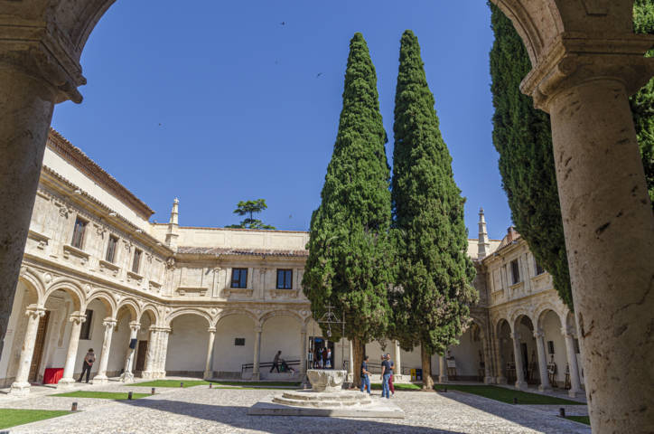 34 -  Alcala de Henares - Colegio Mayor de San Ildefonso - Univerde Alcala - patio Trilingue